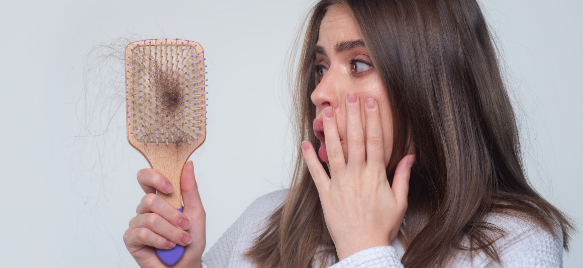 Quais são alguns dos sinais comuns de cabelo danificado?