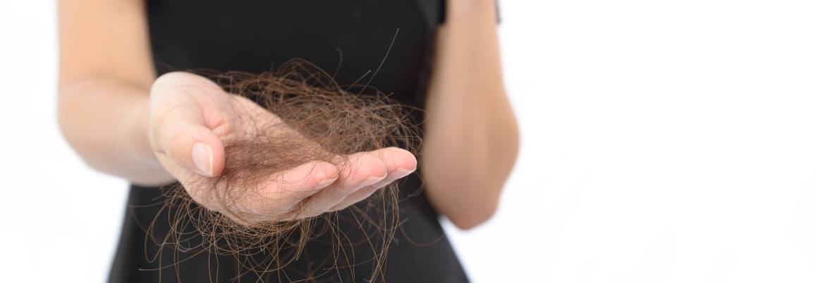 O desequilíbrio hormonal pode causar queda de cabelo nas mulheres?