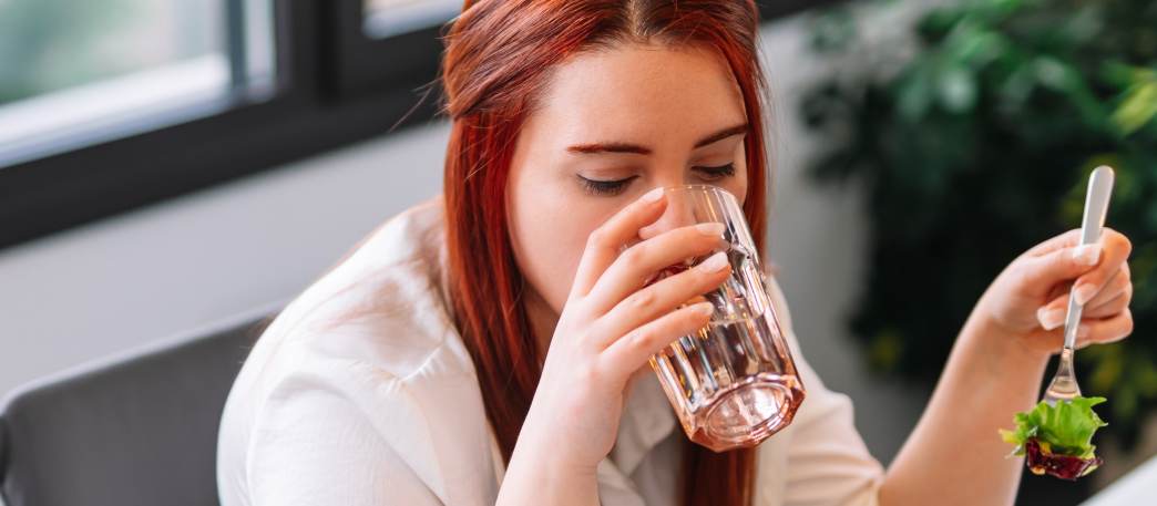 Posso comer e beber depois de tomar óleo de CBD?