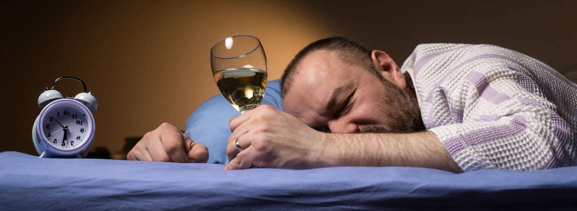 Dependência persistente de álcool e insónia