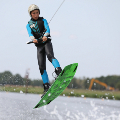 O Wakeboarder Kick de Heer Alcança Novas Alturas com o Patrocínio da Cibdol